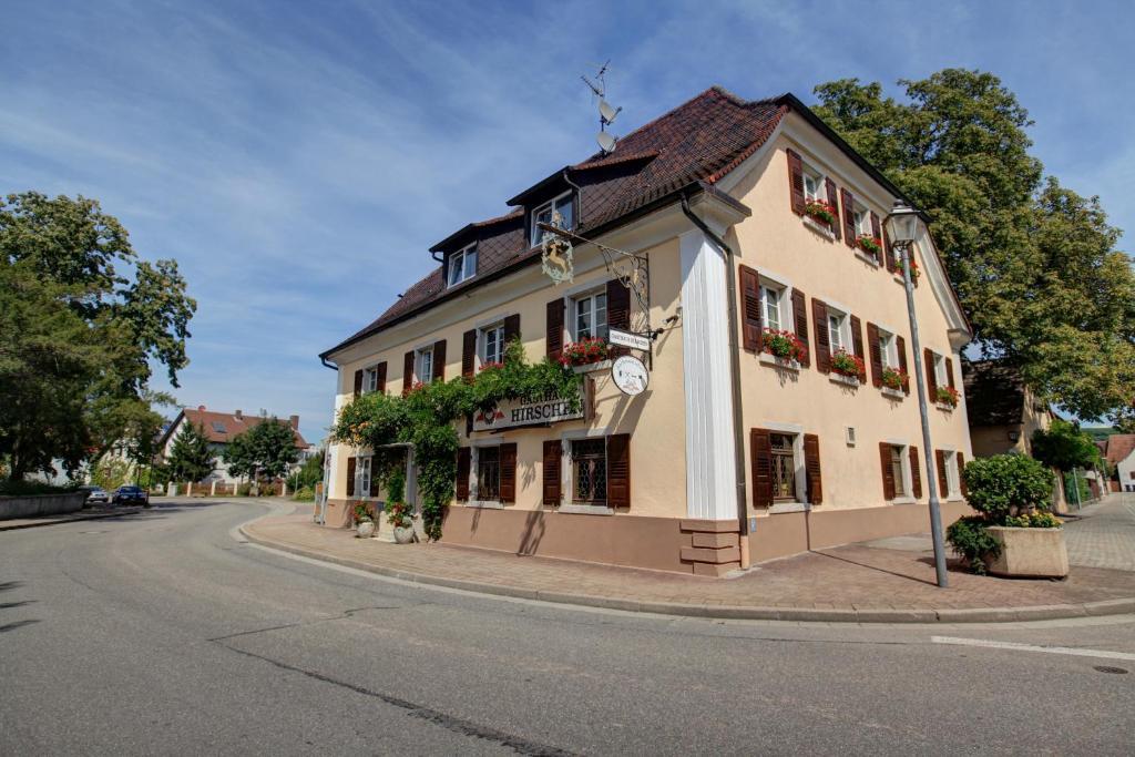 Gasthaus Zum Hirschen Oberrimsingen Exterior photo